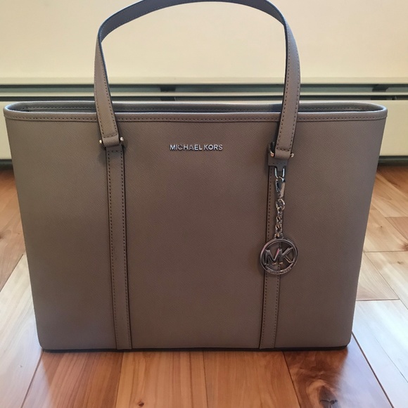 tote with laptop pocket